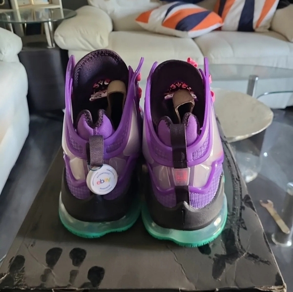 Lebron 19 Field Berry! - Picture 2 of 4